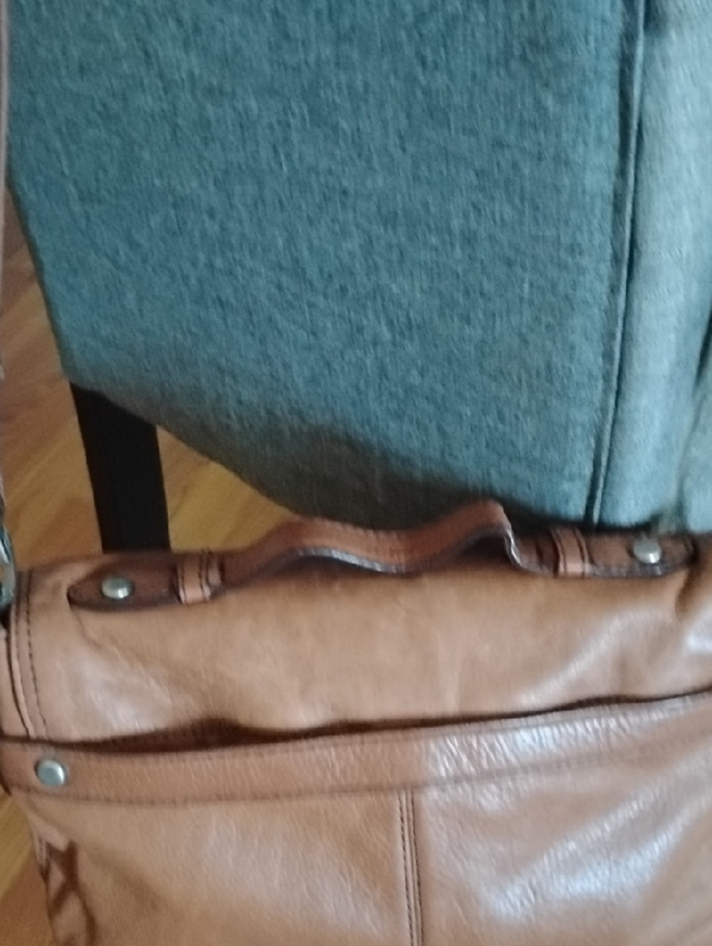 Fossil Tan Leather Turn-Lock Crossbody Bag - Picture 2 of 6